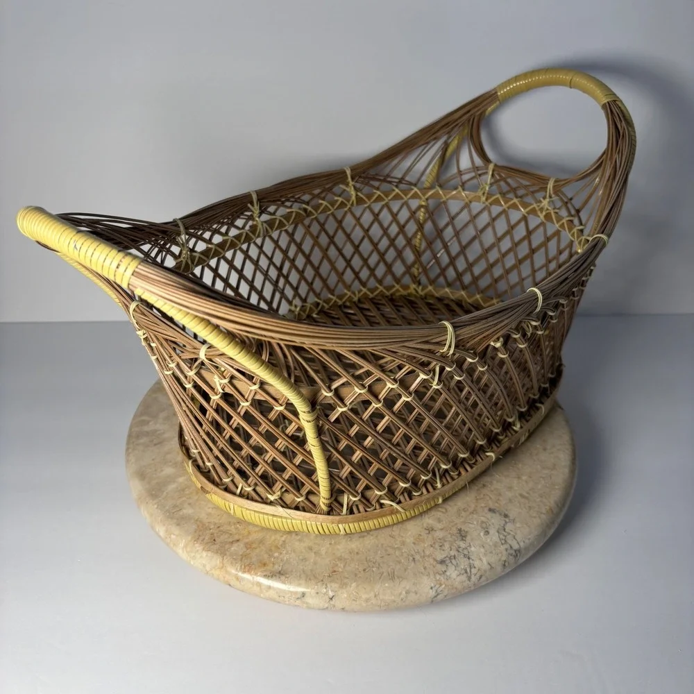Vintage‎ Wicker Rattan Bread Basket Medium Brown Yellow Boho Lattice Weave